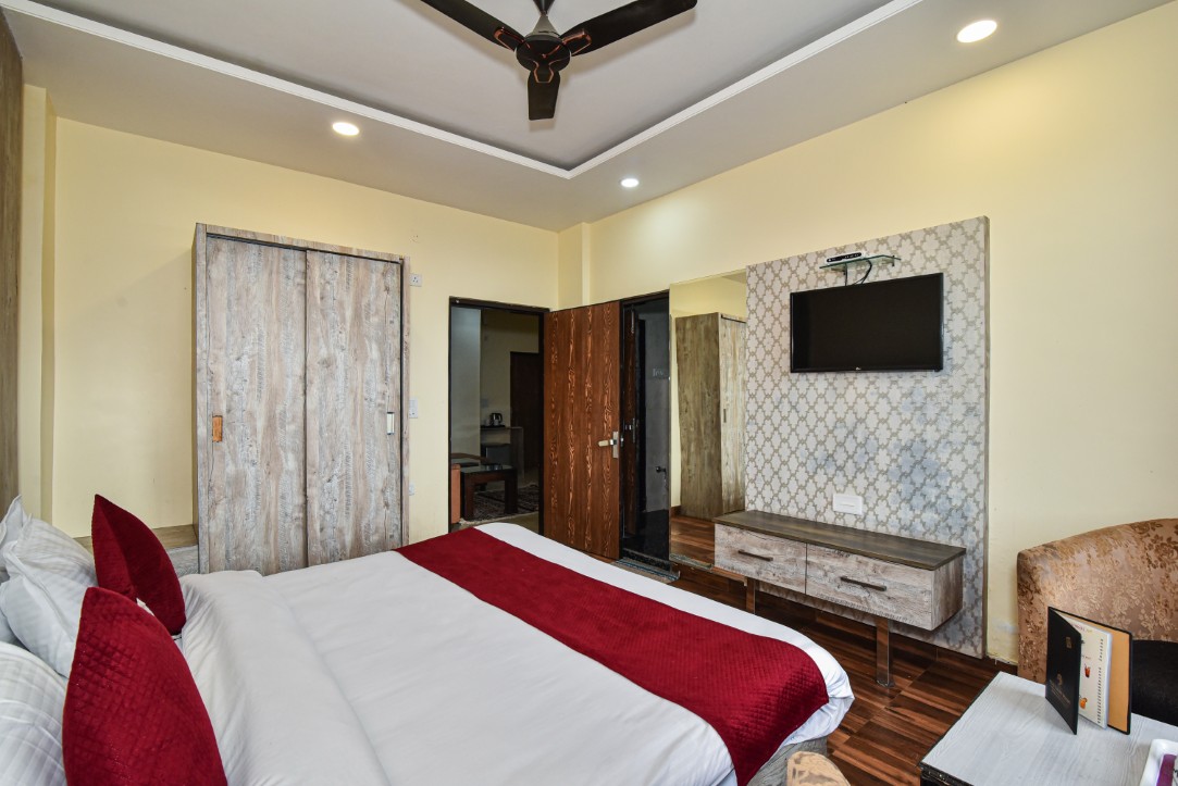 Luxury Room View 4